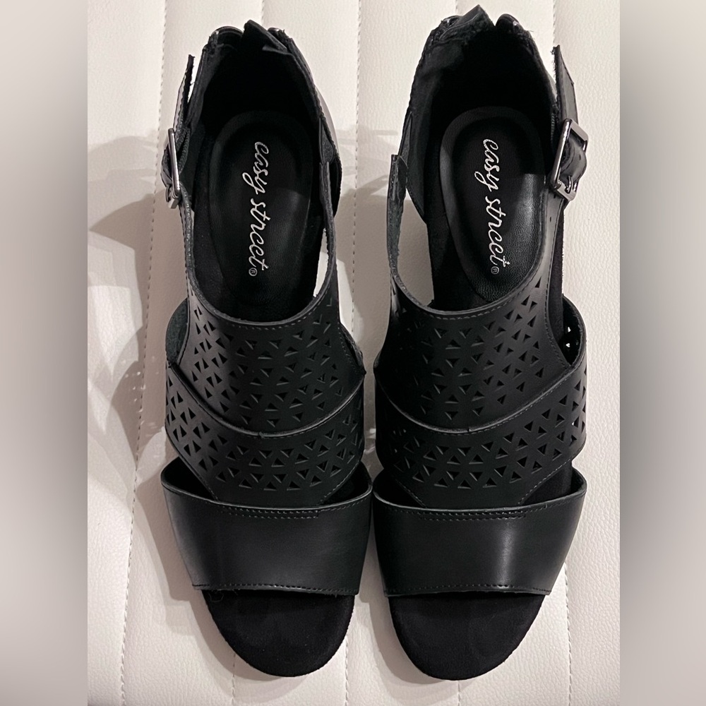 Easy Street Black Laser-Cut Slingback Adara Sandals Heel Shoes 8M NIB - Picture 3 of 8